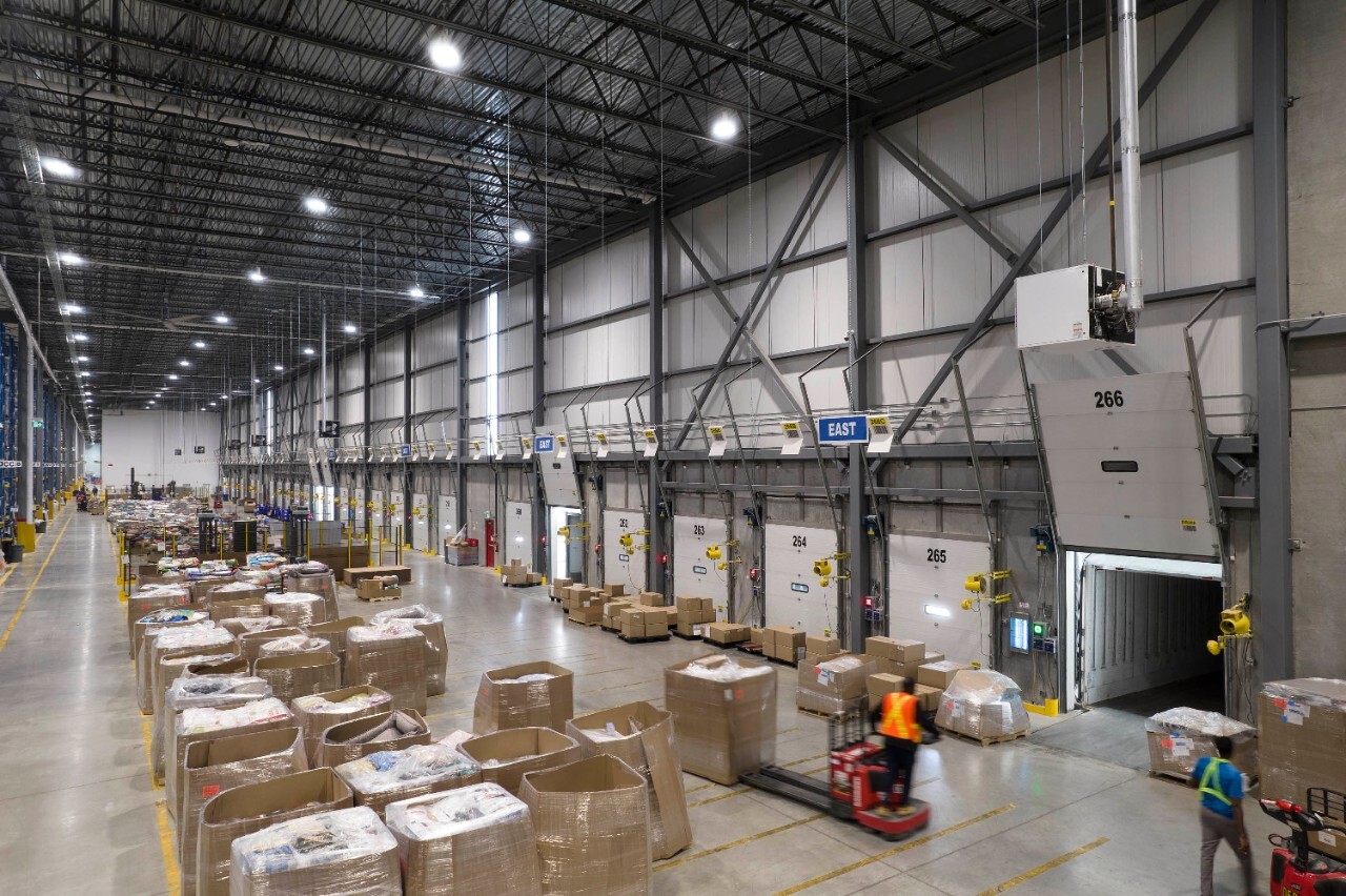 Pet Valu Distribution Center Kingspan