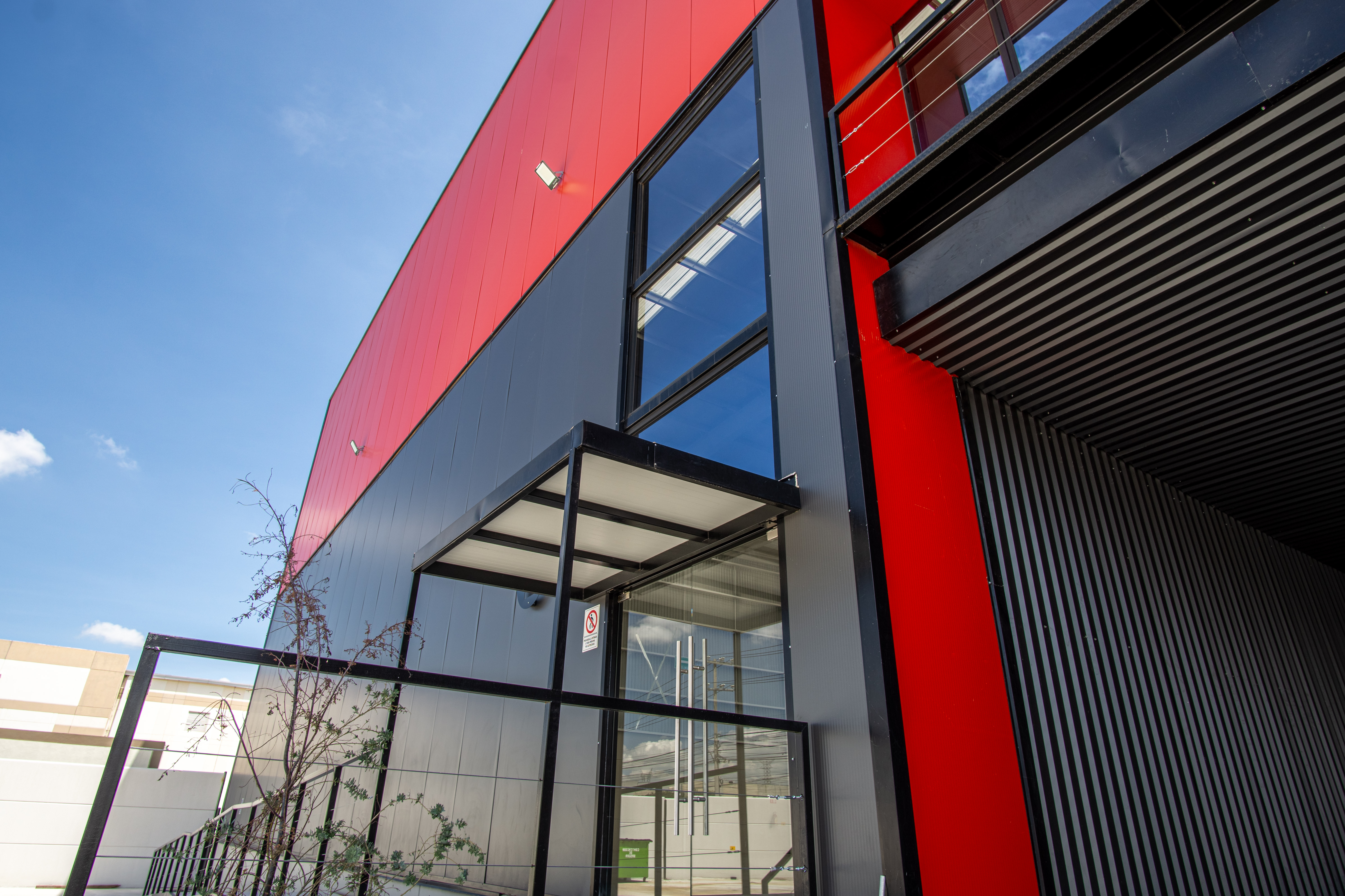 Imagen de proyecto Kingspan Tulti con paneles aislantes en bodegas industriales