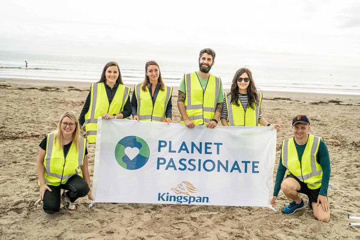 kingspan-planet-passionate-communities-beach-clean-up-kingspan-group-2