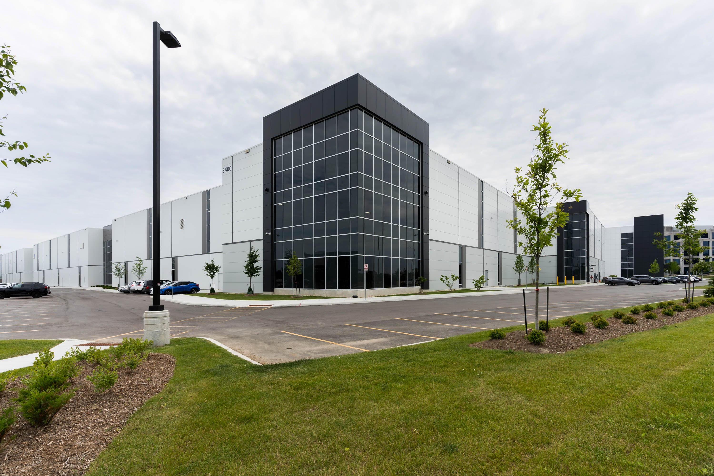 kingspan-5400-explorer-drive-mississauga-on-kssl-ksmr-ops-krhf-case-study-02