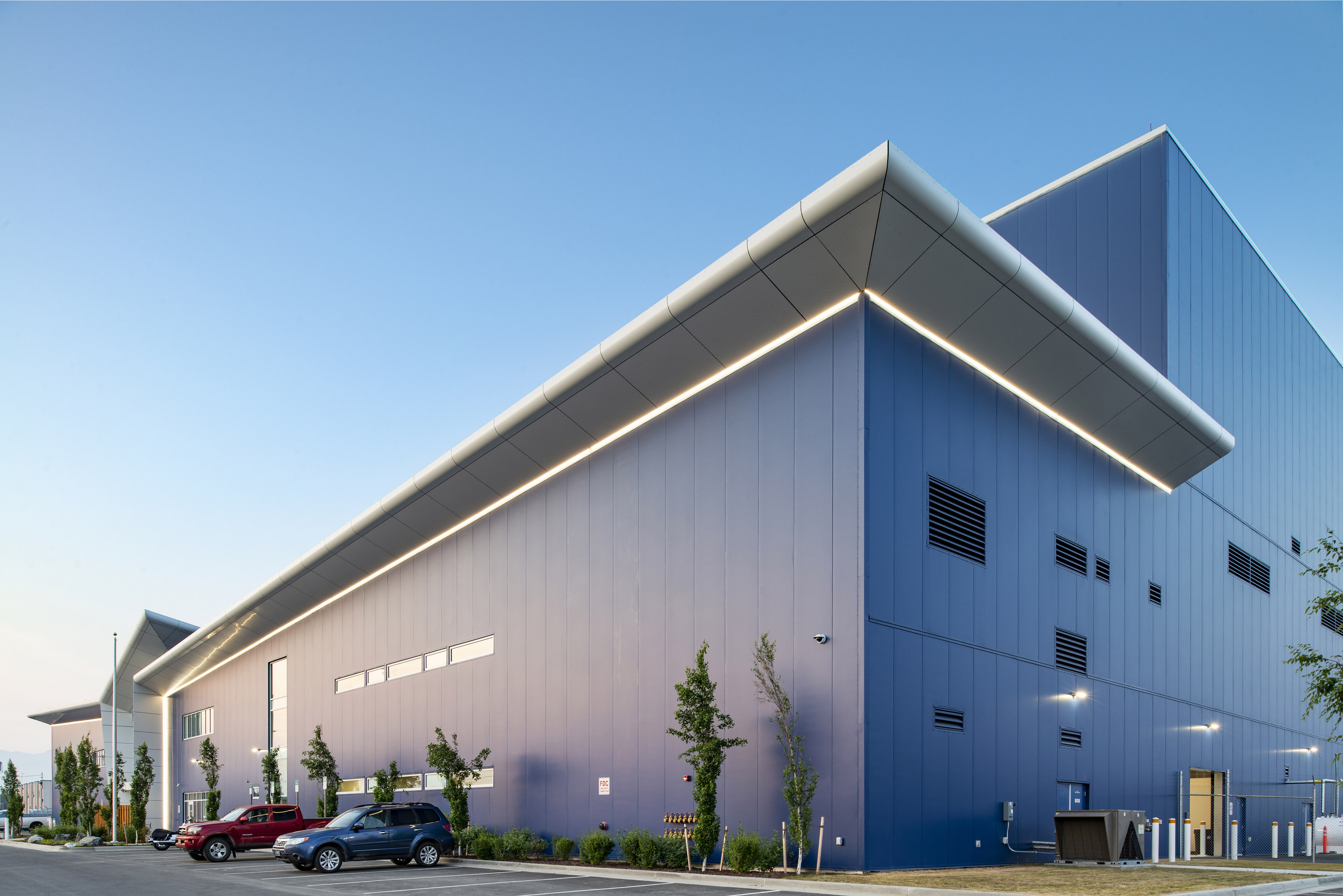 kingspan-alaska-airlines-maintenance-engineering-hangar-anchorage-ak-case-ksmr-study-11