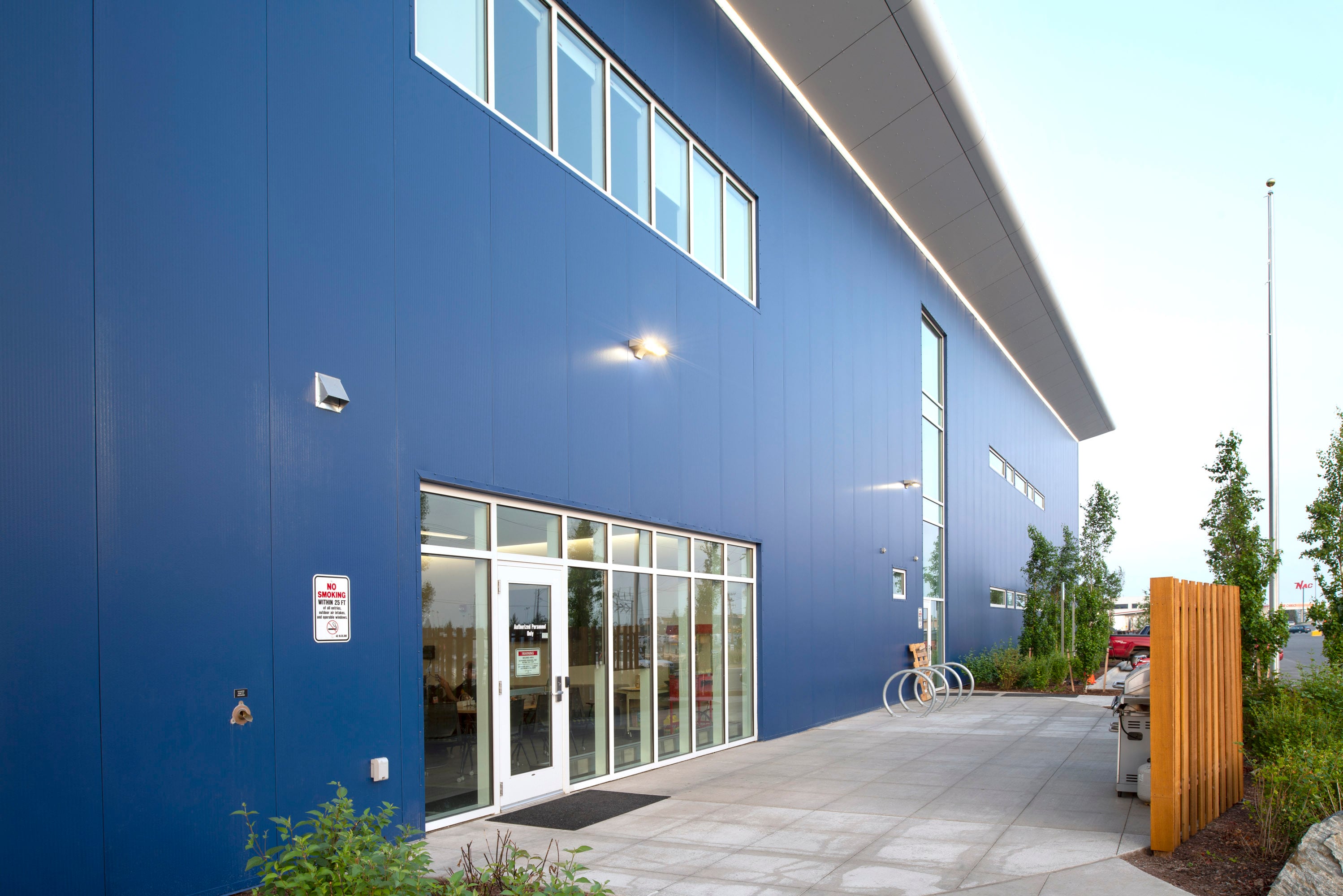 kingspan-alaska-airlines-maintenance-engineering-hangar-anchorage-ak-case-ksmr-study-14