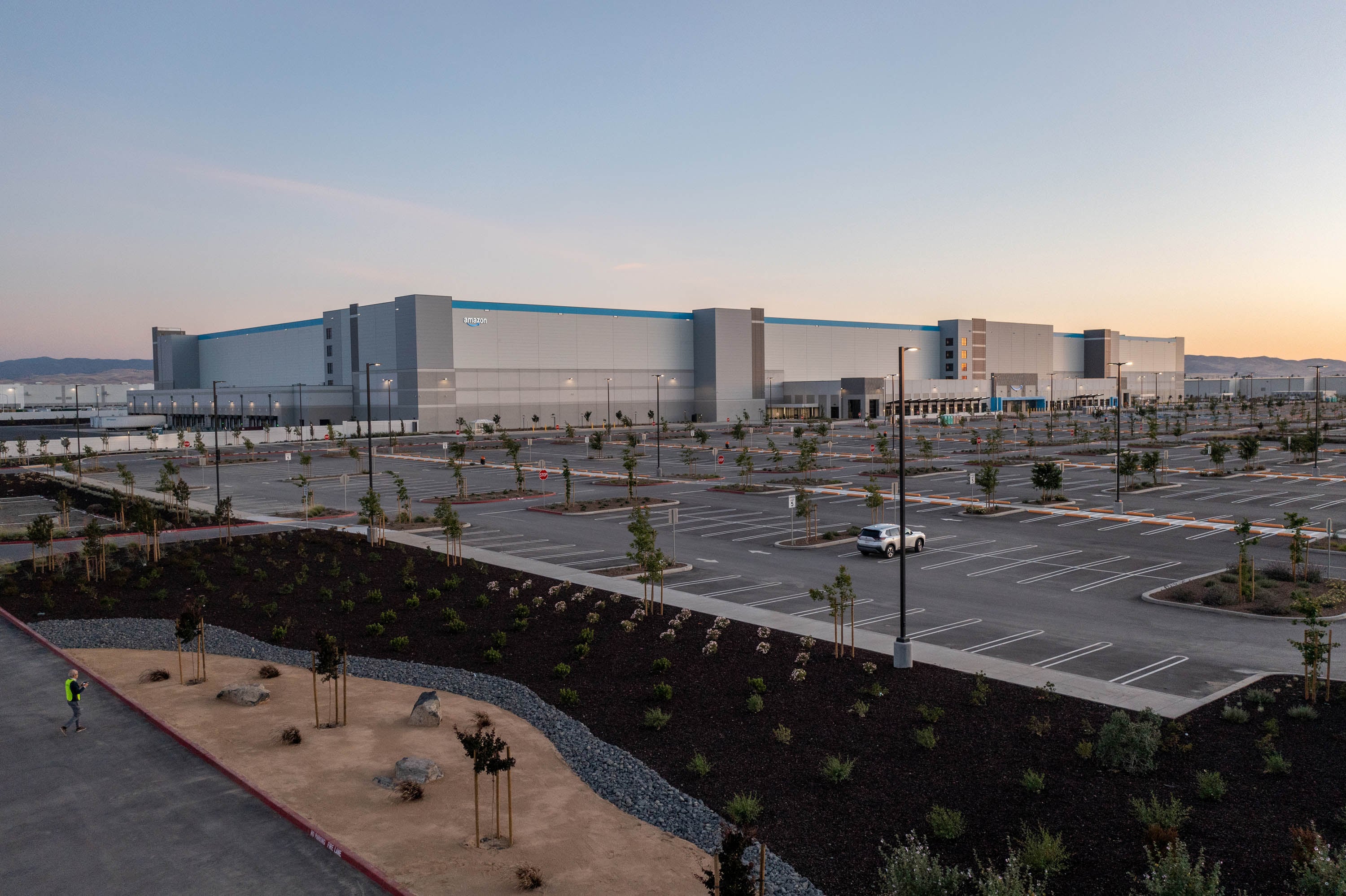 E-Commerce Distribution Center