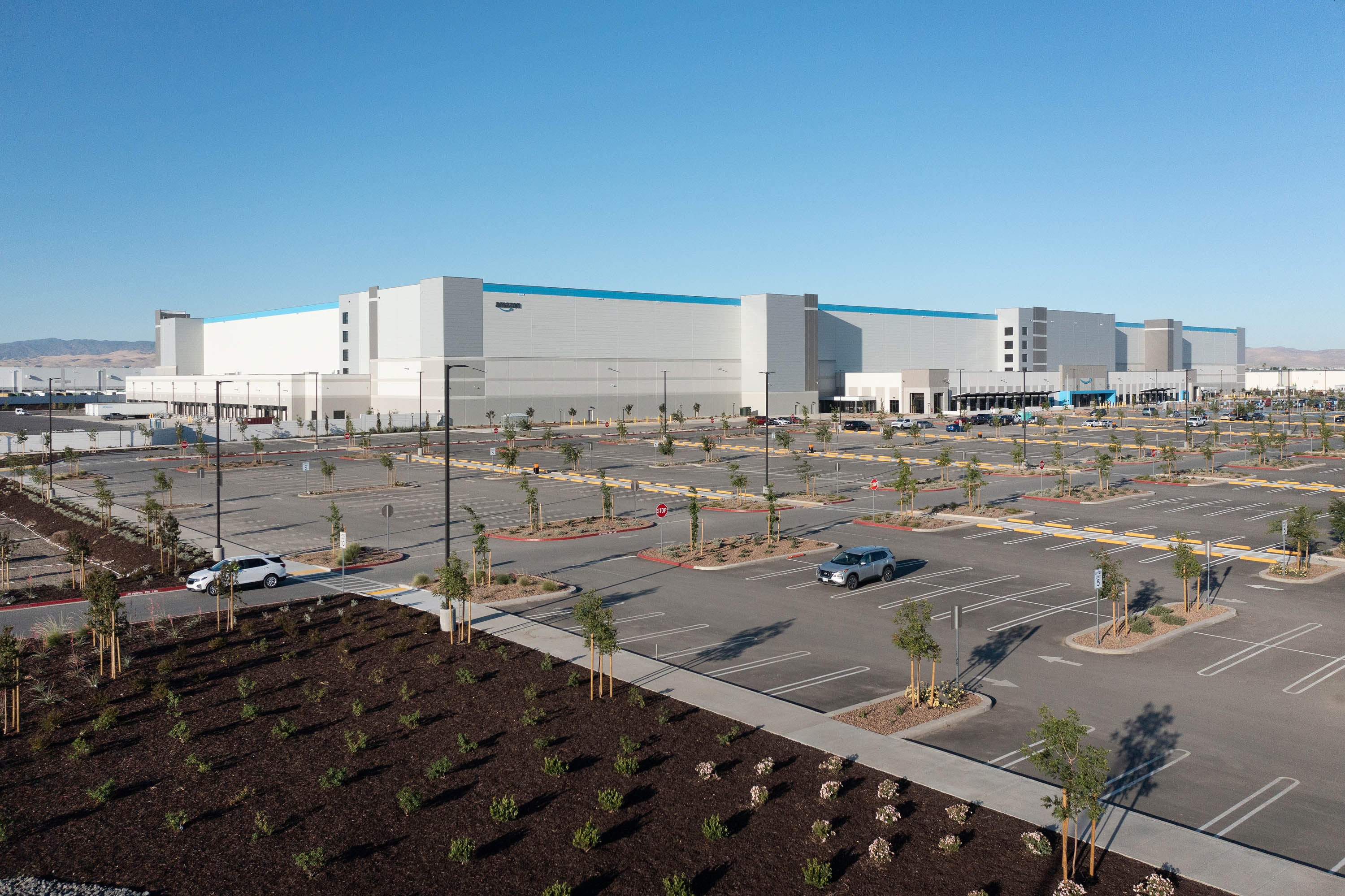 kingspan-amazon-tracy-ca-dw2000-dw2000r-ksmr-case-study-03