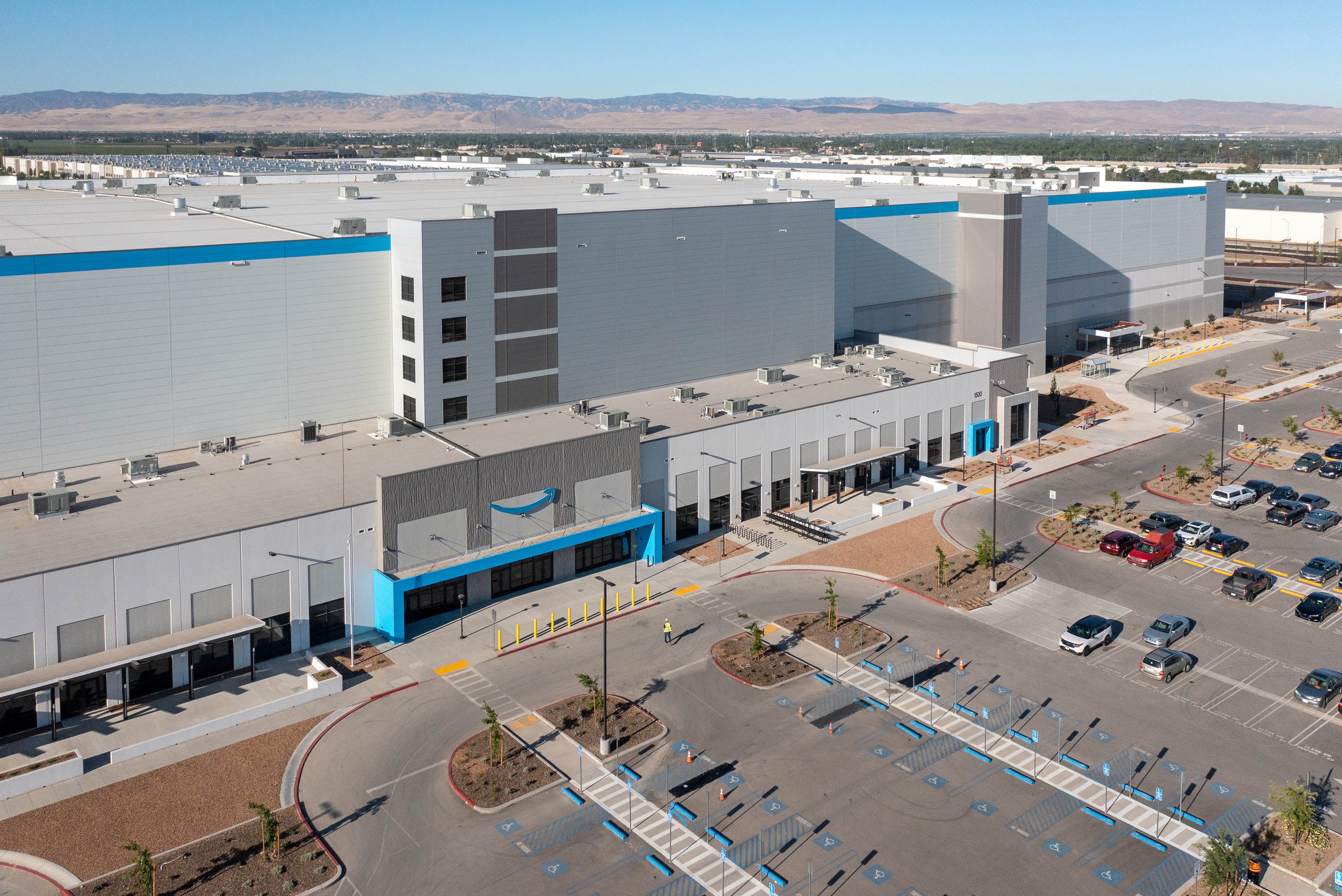 kingspan-amazon-tracy-ca-dw2000-dw2000r-ksmr-case-study-05