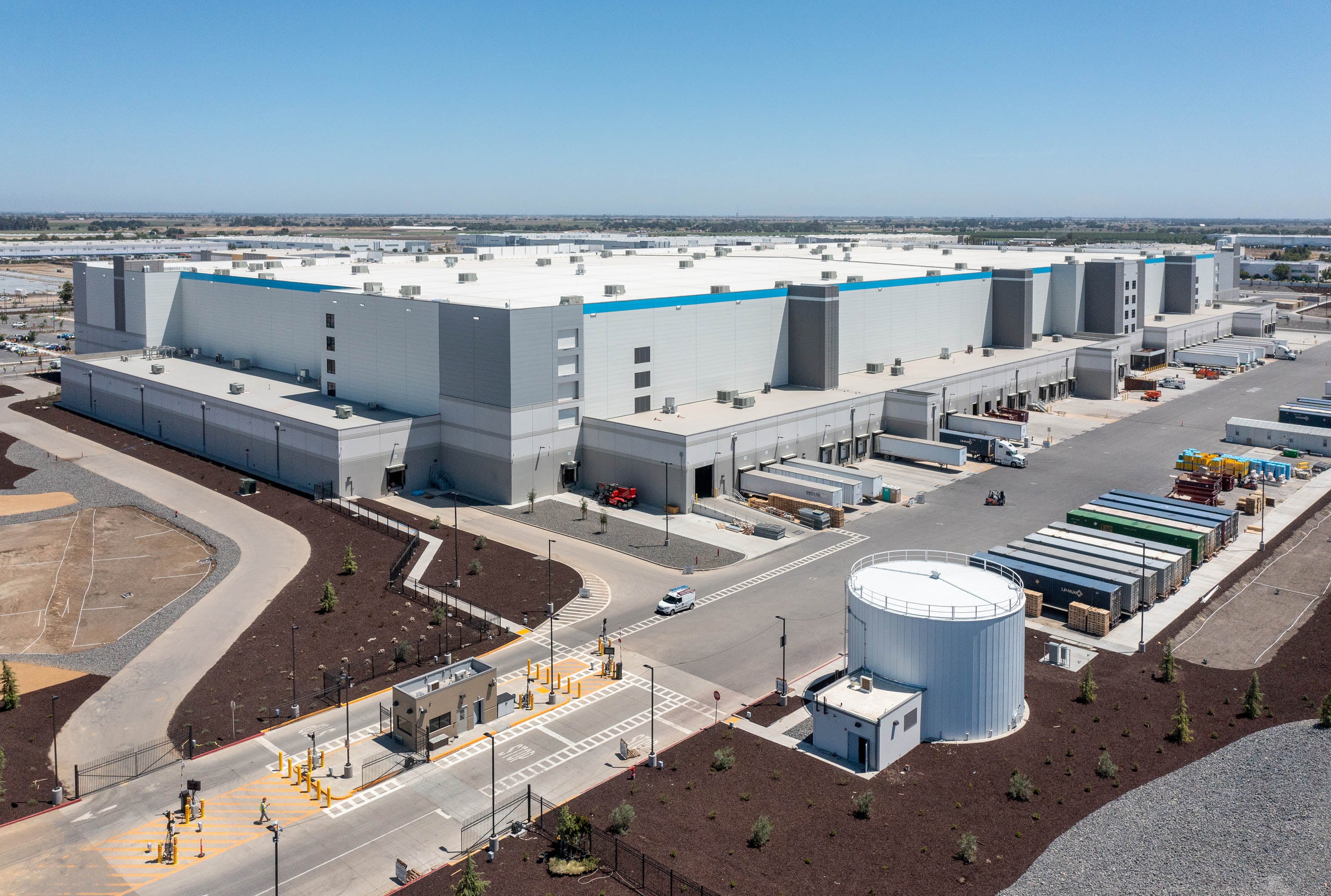 kingspan-amazon-tracy-ca-dw2000-dw2000r-ksmr-case-study-09