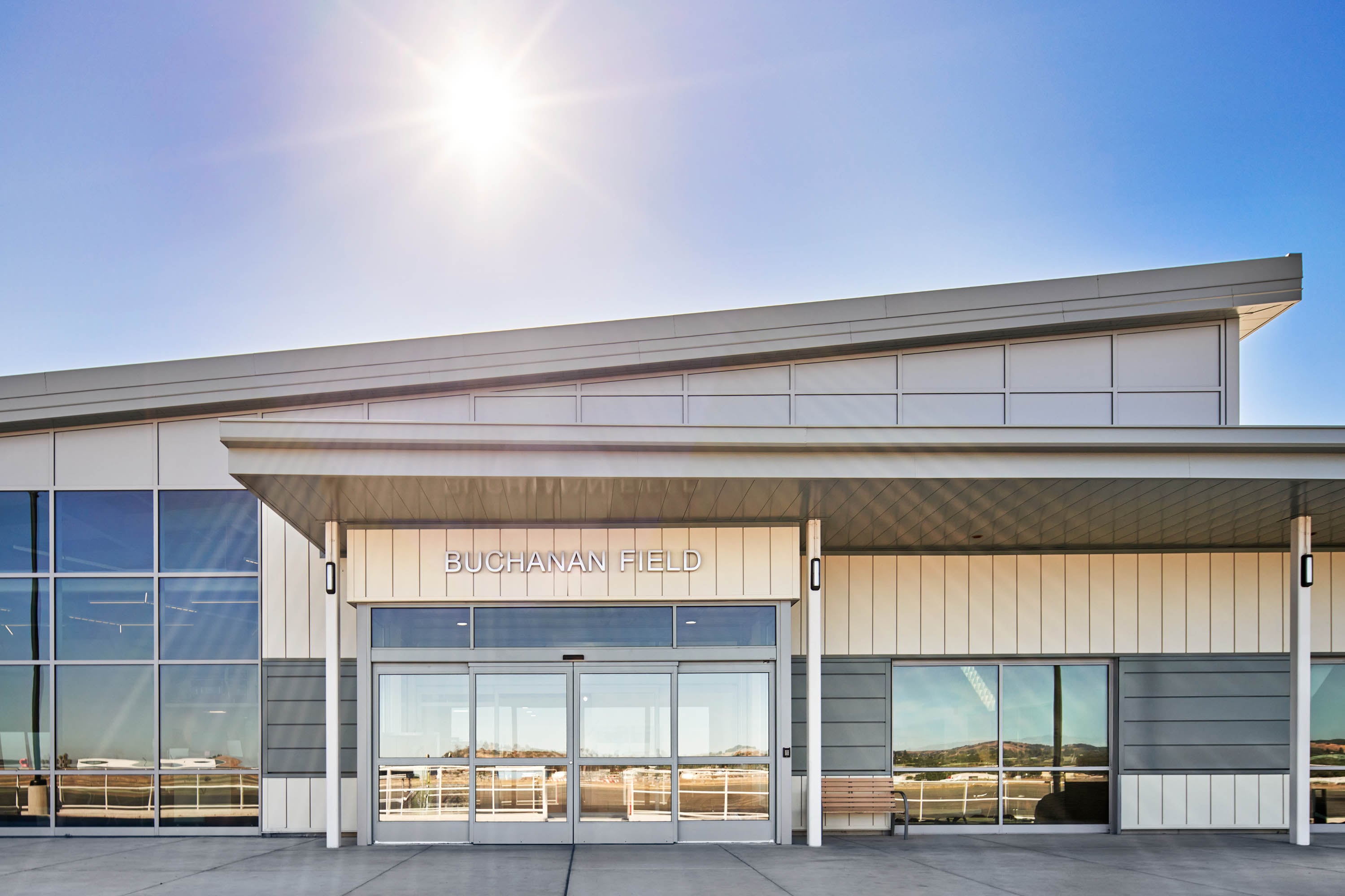kingspan-buchanan-air-field-admin-building-concord-ca-dw2000-case-study-01