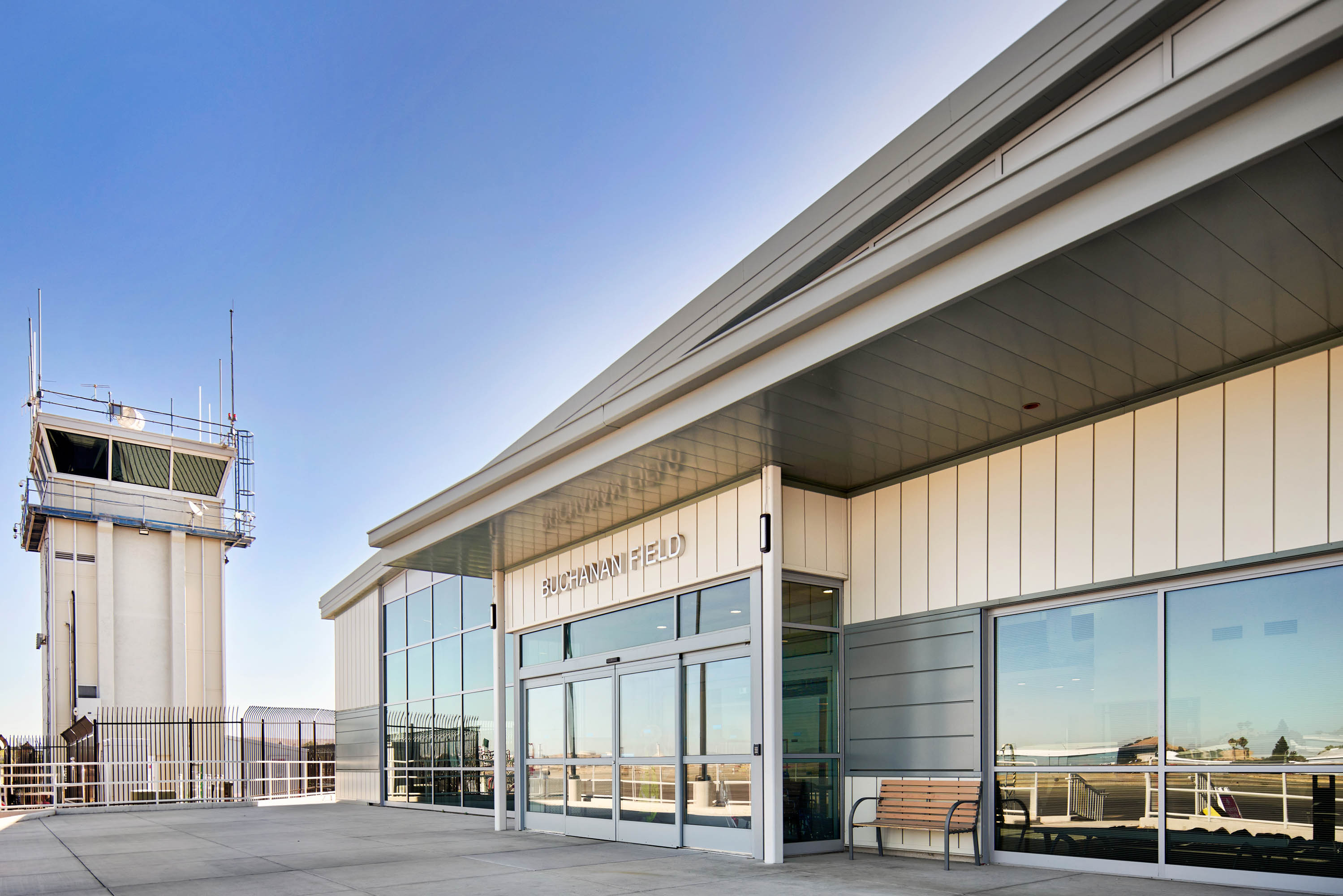 kingspan-buchanan-air-field-admin-building-concord-ca-dw2000-case-study-03
