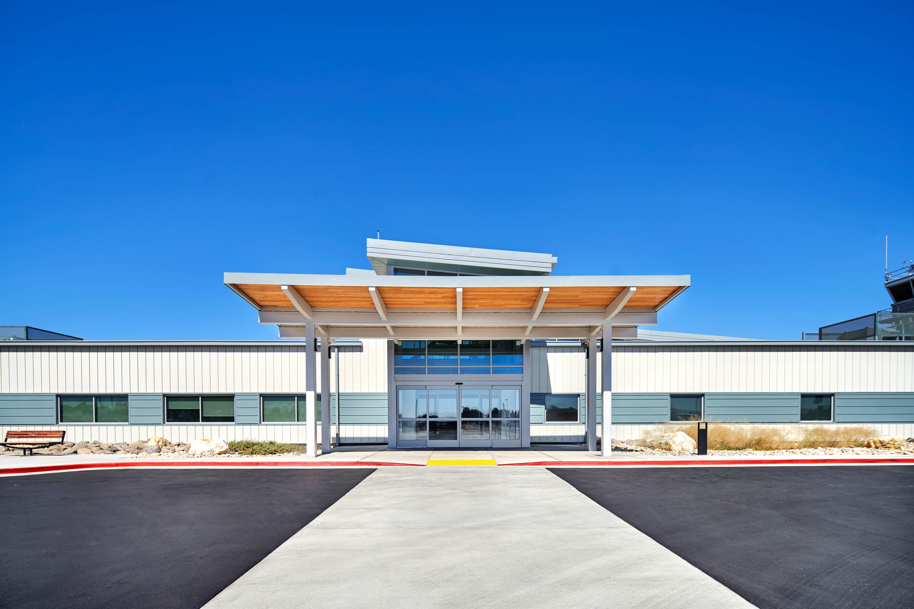kingspan-buchanan-air-field-admin-building-concord-ca-dw2000-case-study-07