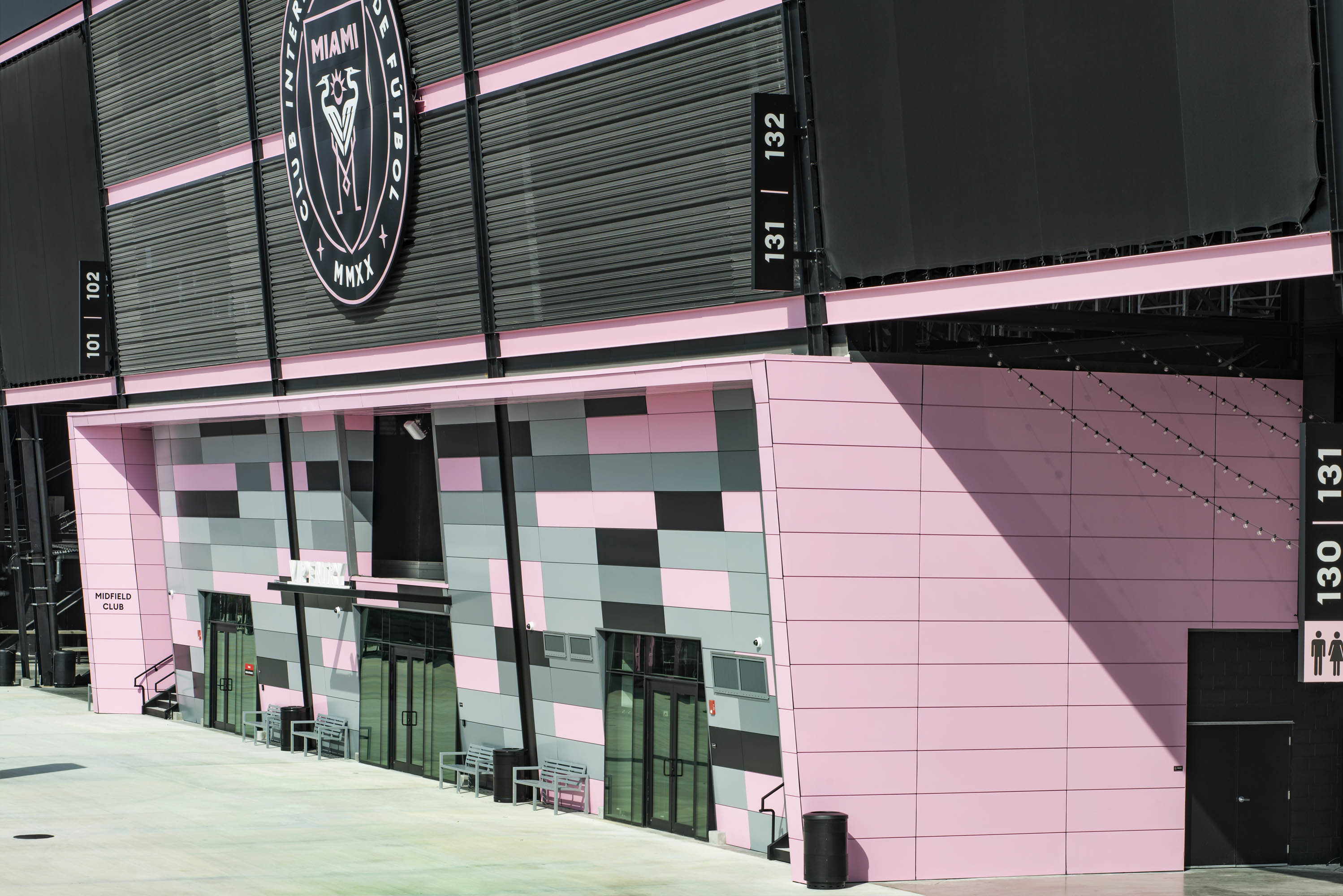 kingspan-drv-pnk-stadium-fort-lauderdale-fl-dw4000-case-study-en-02
