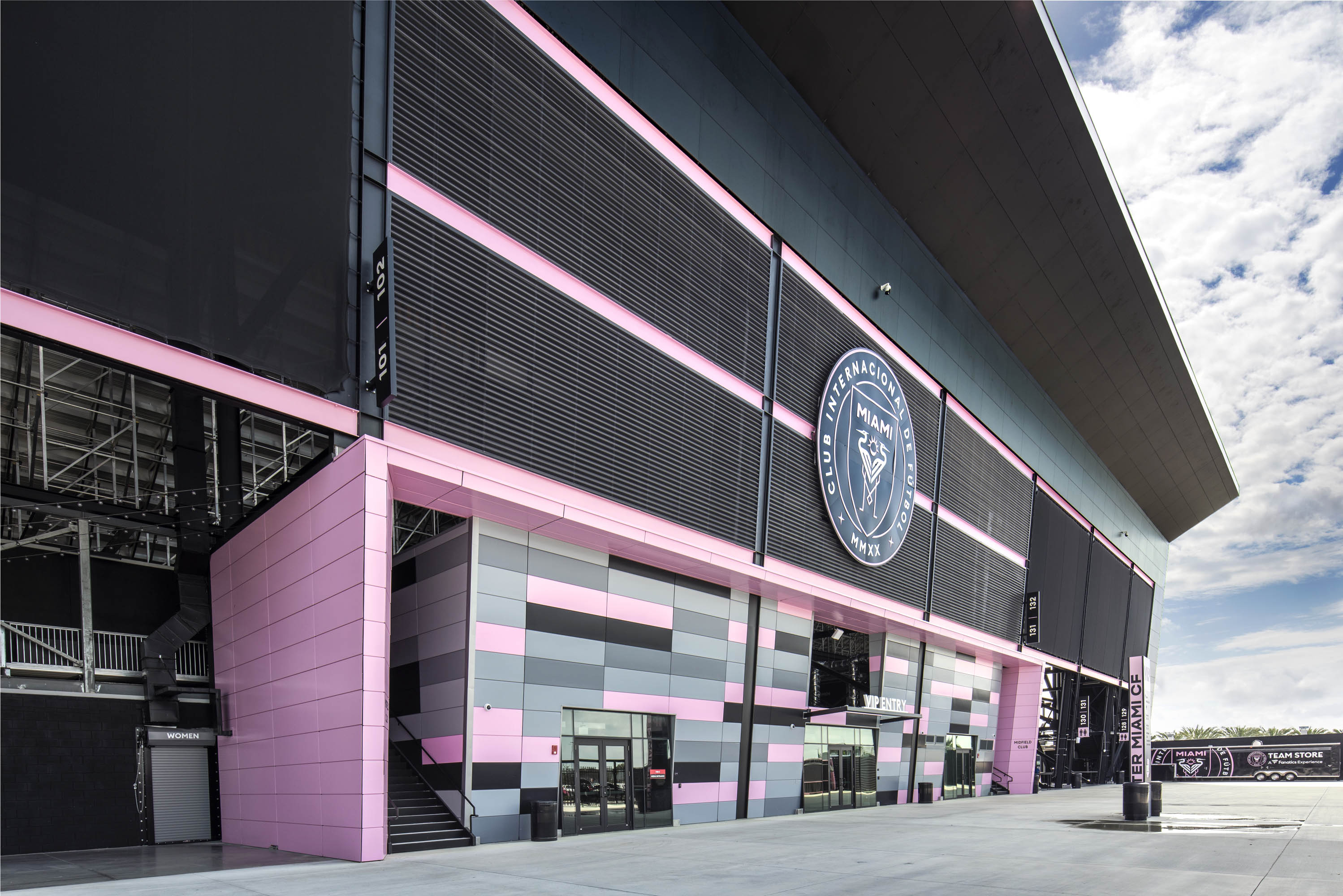 kingspan-drv-pnk-stadium-fort-lauderdale-fl-dw4000-case-study-en-03