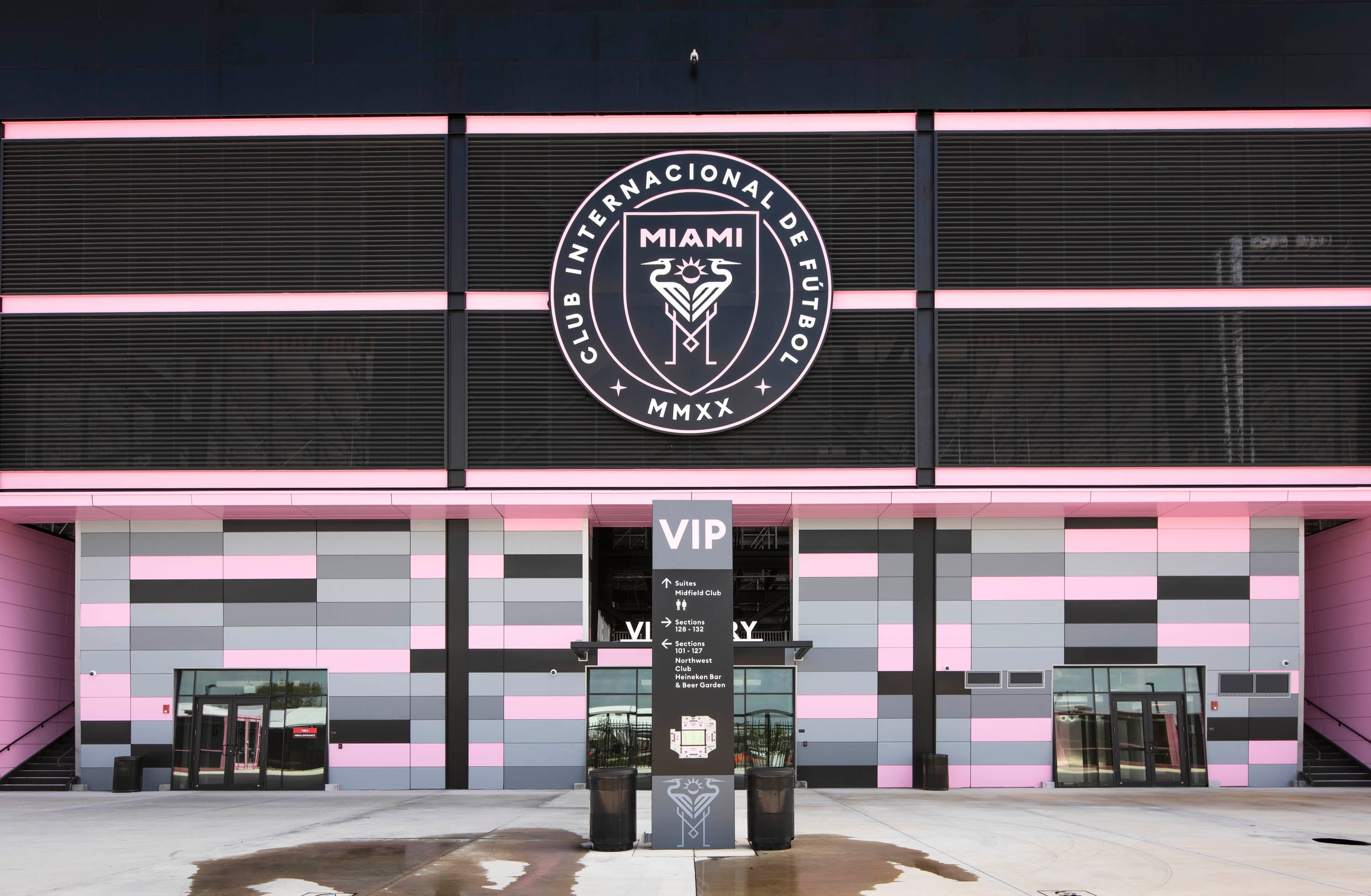 kingspan-drv-pnk-stadium-fort-lauderdale-fl-dw4000-case-study-en-04