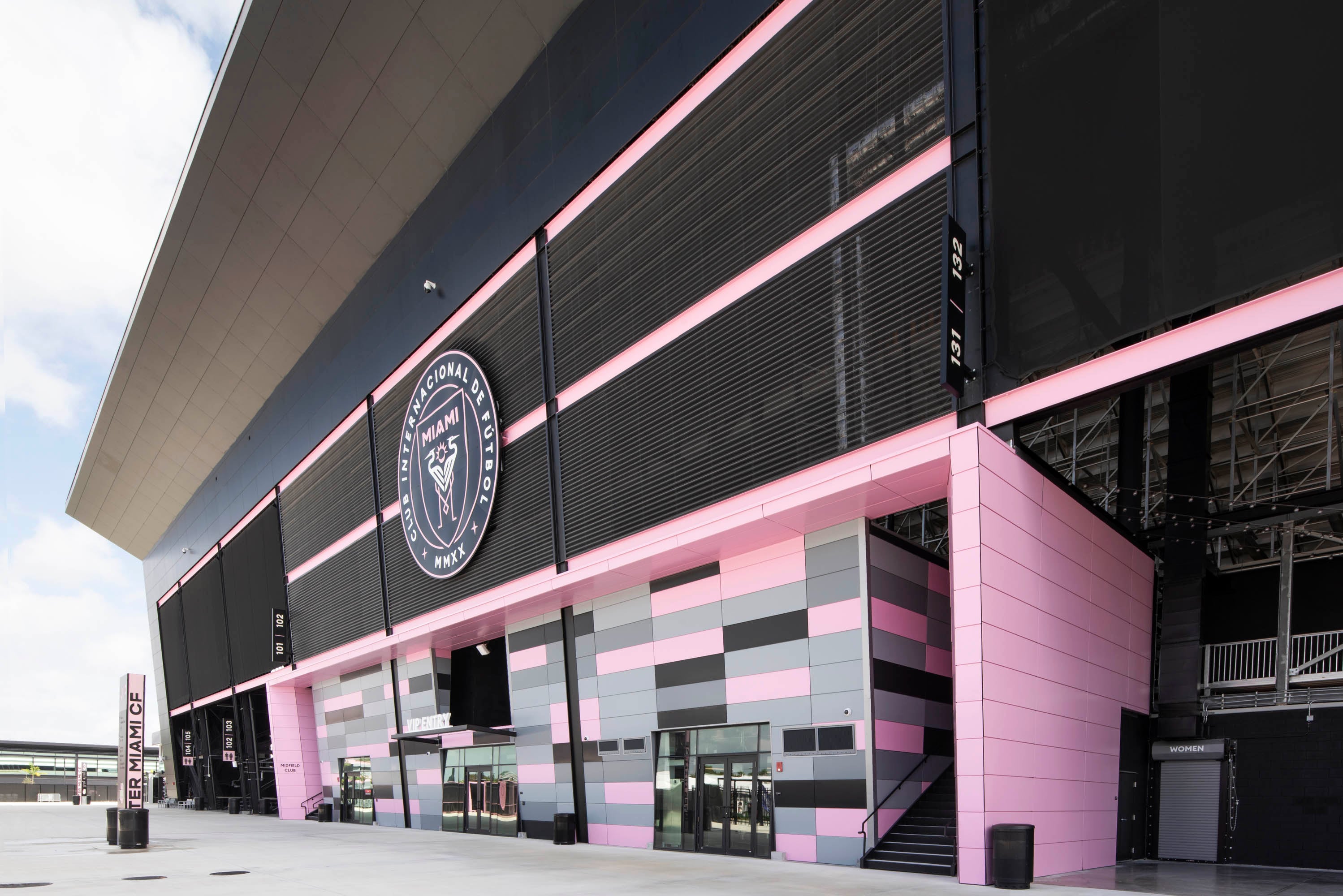 kingspan-drv-pnk-stadium-fort-lauderdale-fl-dw4000-case-study-en-05