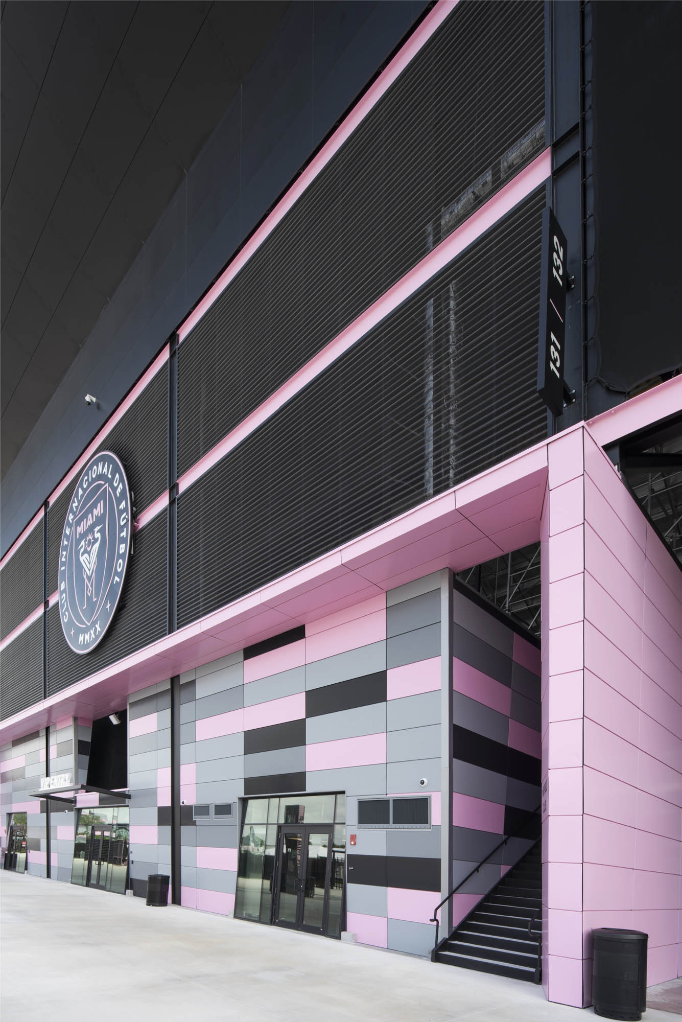 kingspan-drv-pnk-stadium-fort-lauderdale-fl-dw4000-case-study-en-06