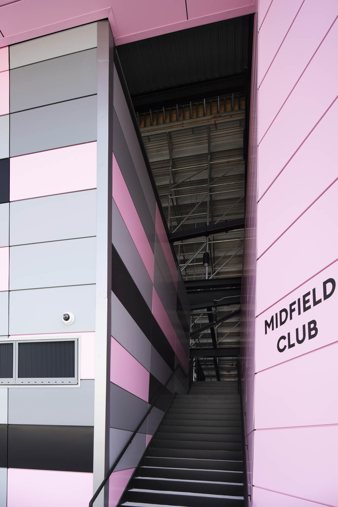 kingspan-drv-pnk-stadium-fort-lauderdale-fl-dw4000-case-study-en-07