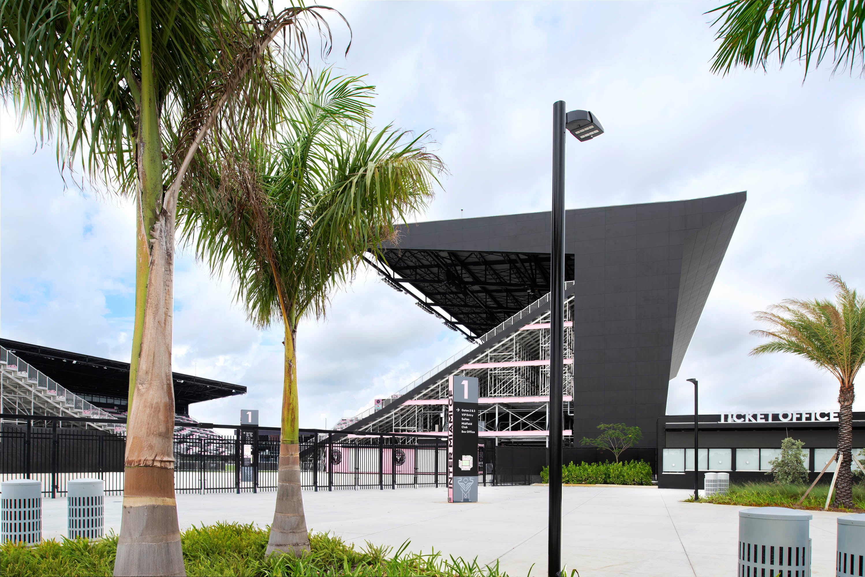 kingspan-drv-pnk-stadium-fort-lauderdale-fl-dw4000-case-study-en-09