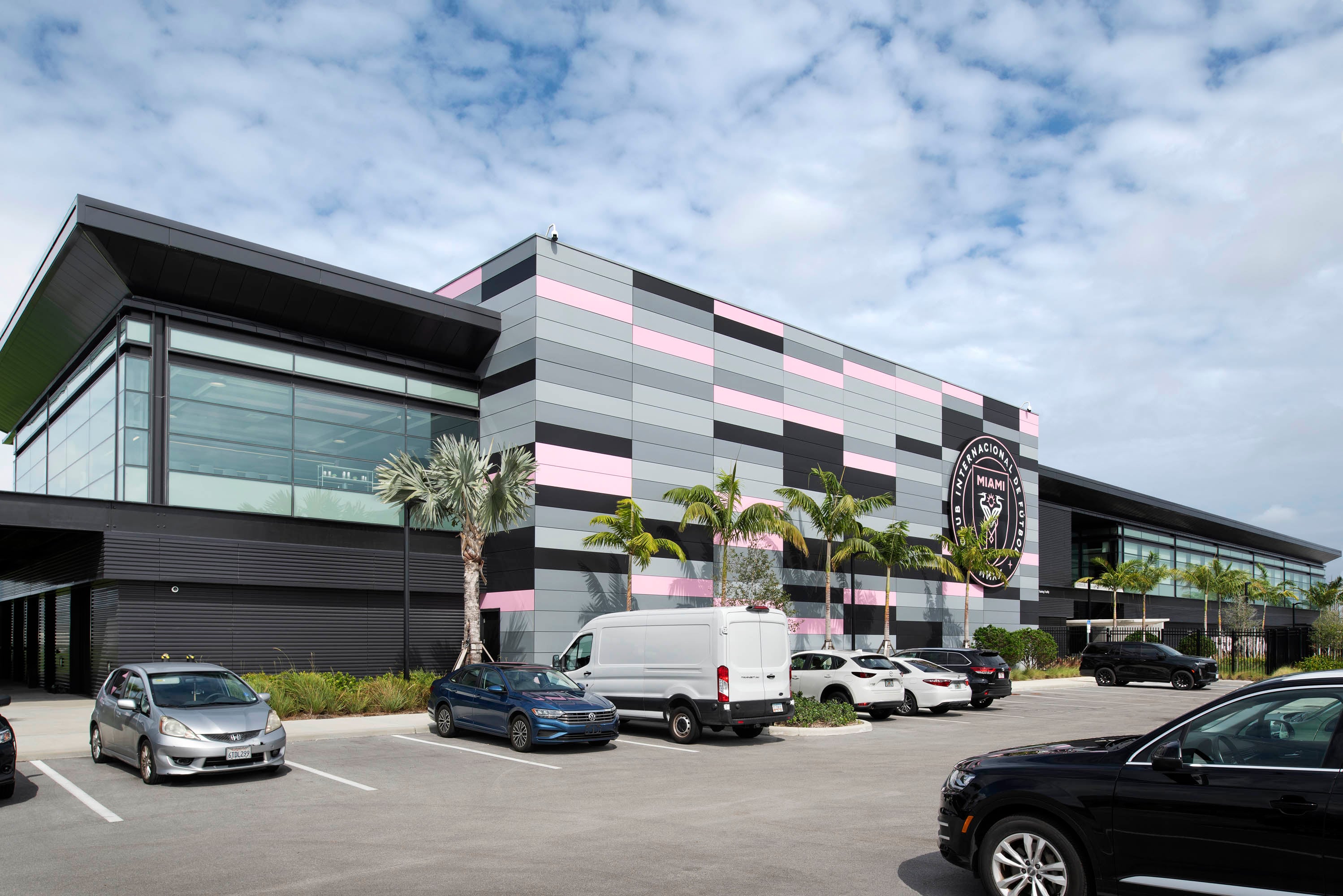 kingspan-drv-pnk-stadium-fort-lauderdale-fl-dw4000-case-study-en-10