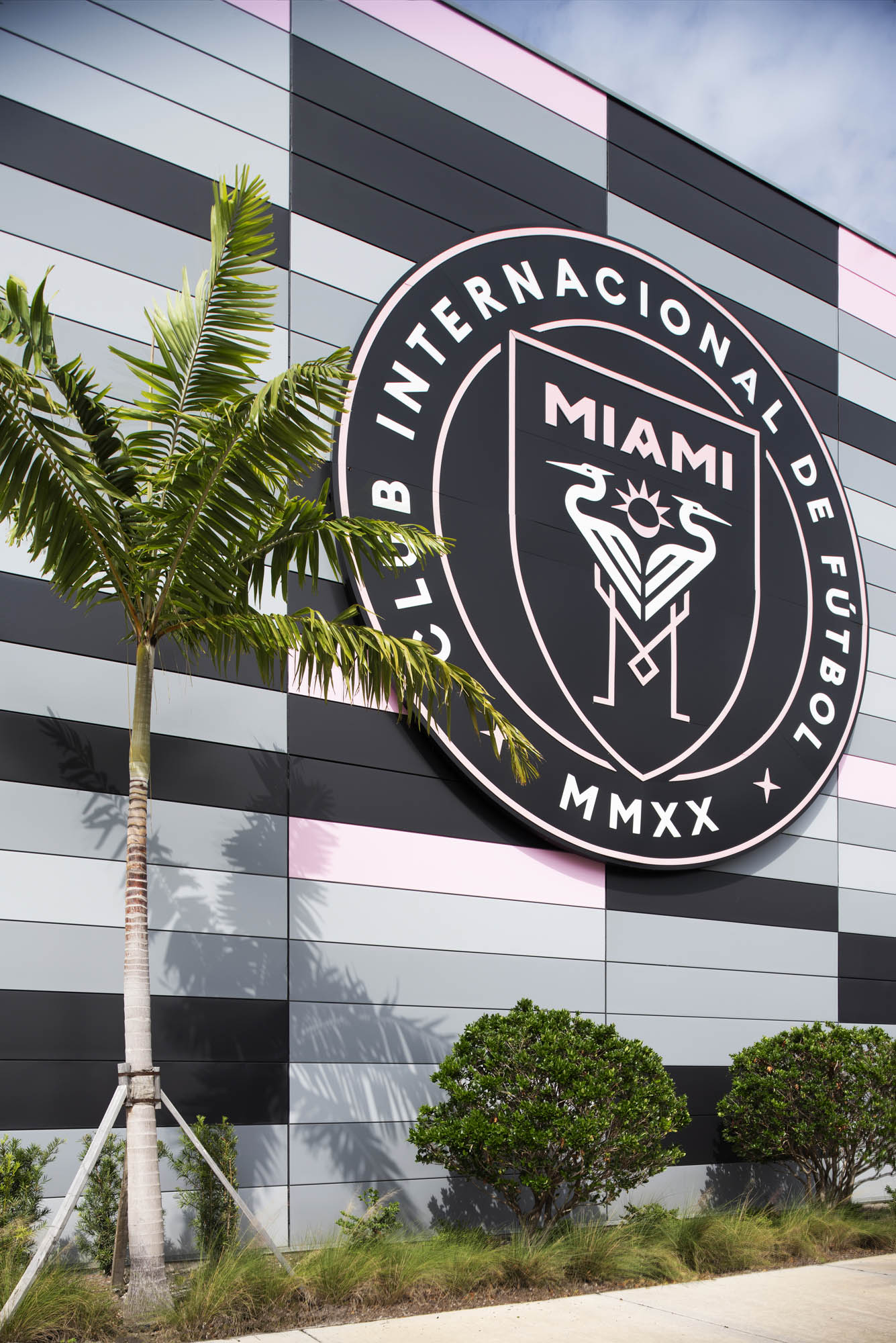kingspan-drv-pnk-stadium-fort-lauderdale-fl-dw4000-case-study-en-13