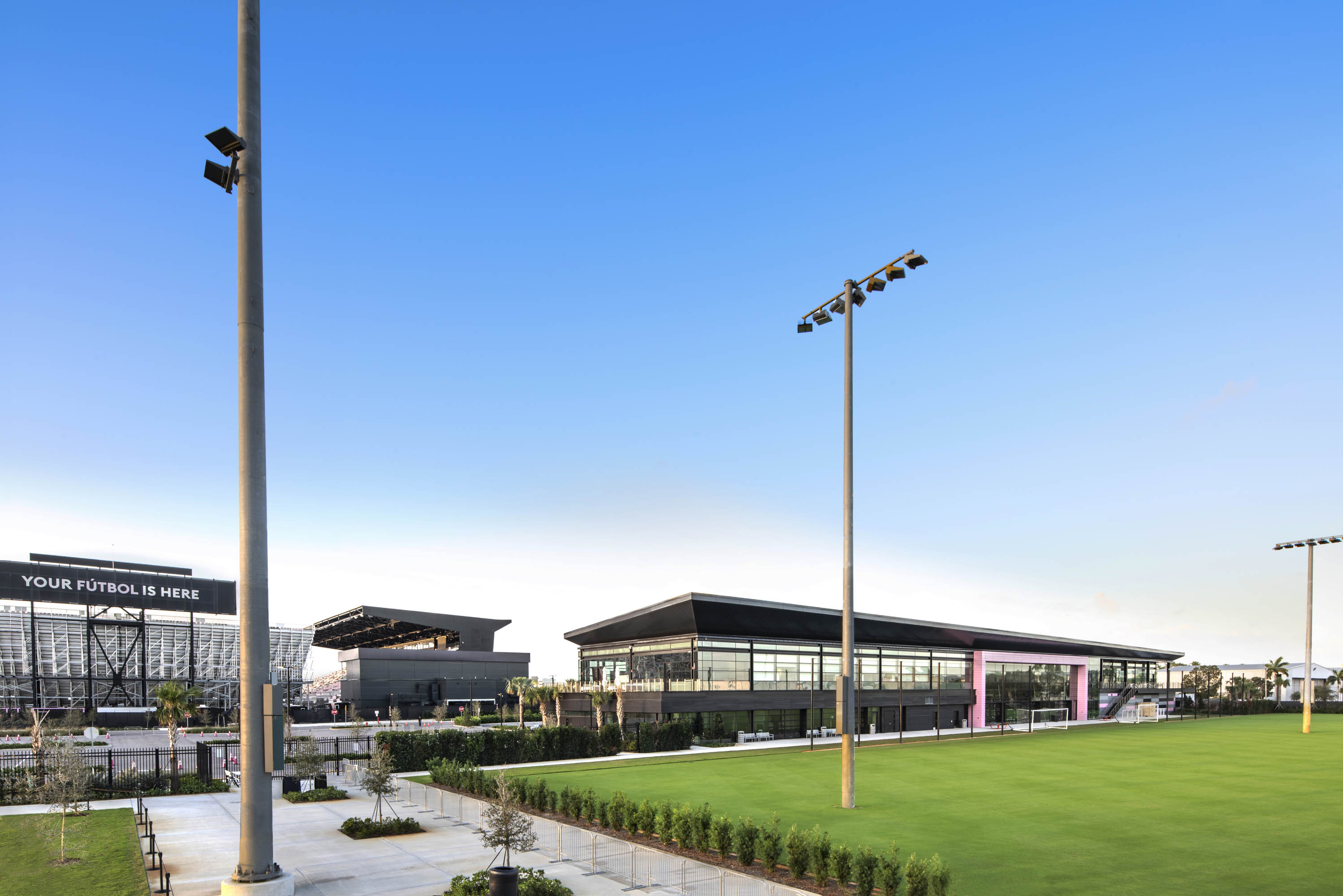 kingspan-drv-pnk-stadium-fort-lauderdale-fl-dw4000-case-study-en-19