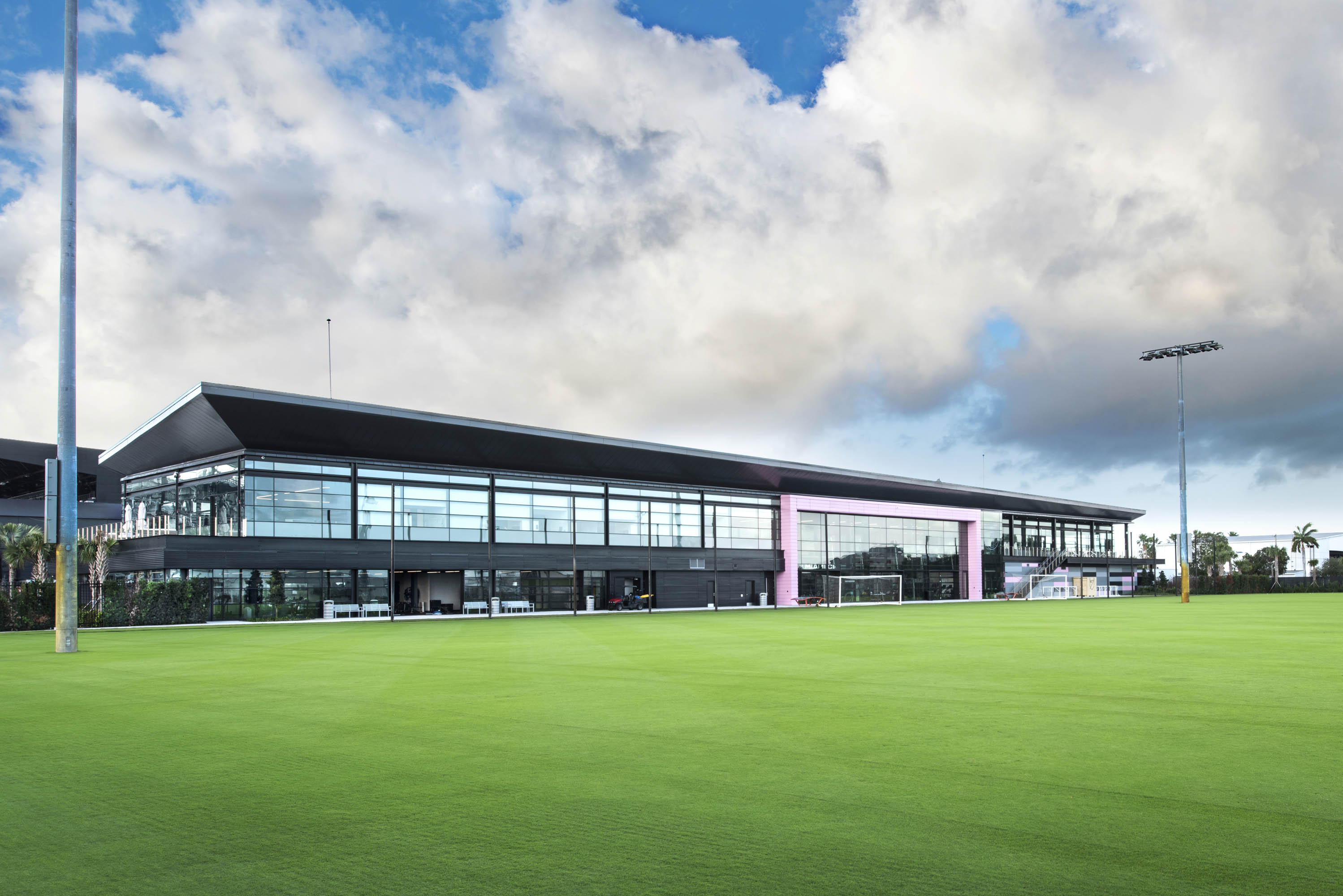 kingspan-drv-pnk-stadium-fort-lauderdale-fl-dw4000-case-study-en-21