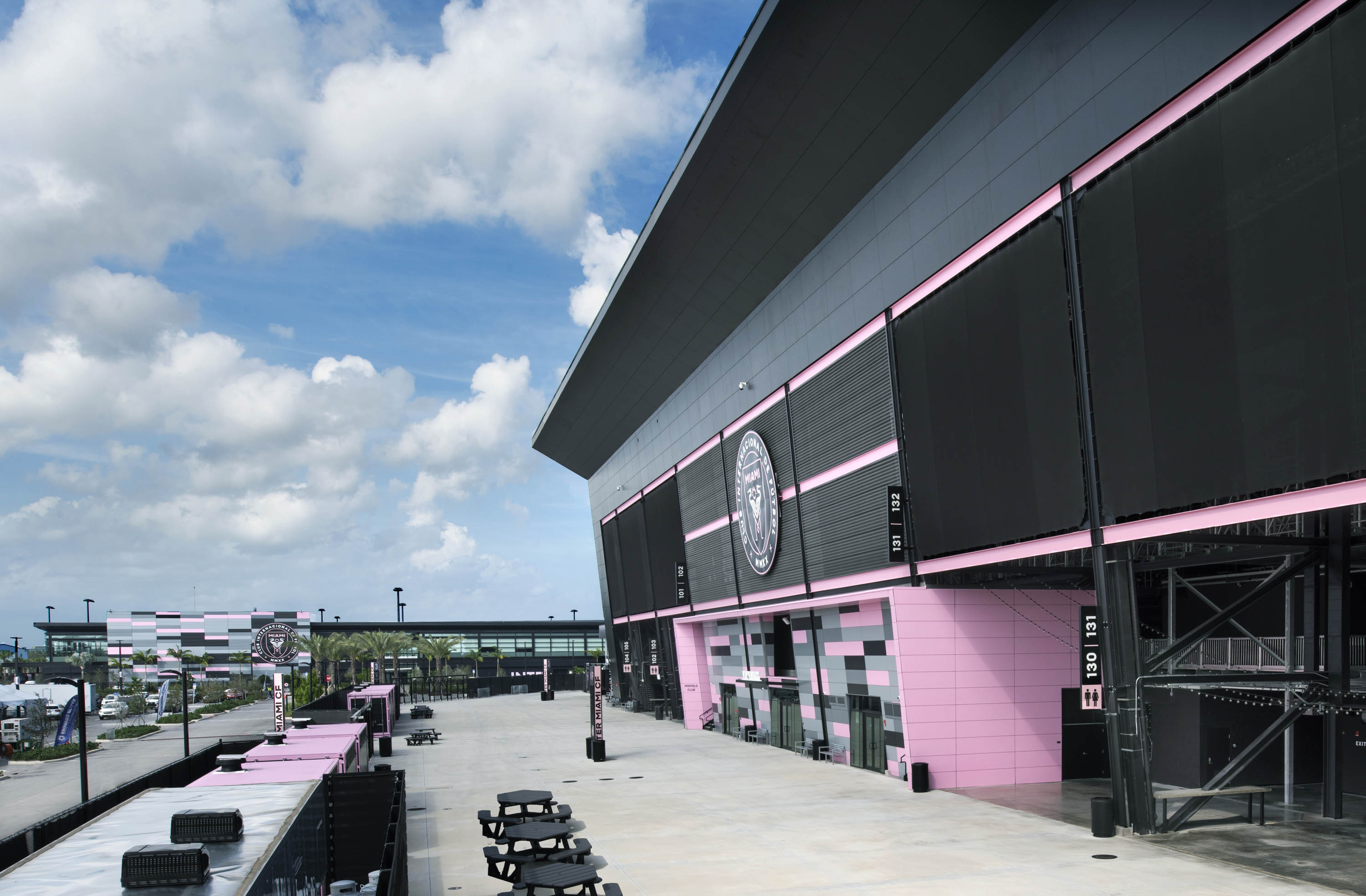 kingspan-drv-pnk-stadium-fort-lauderdale-fl-dw4000-case-study-en-23
