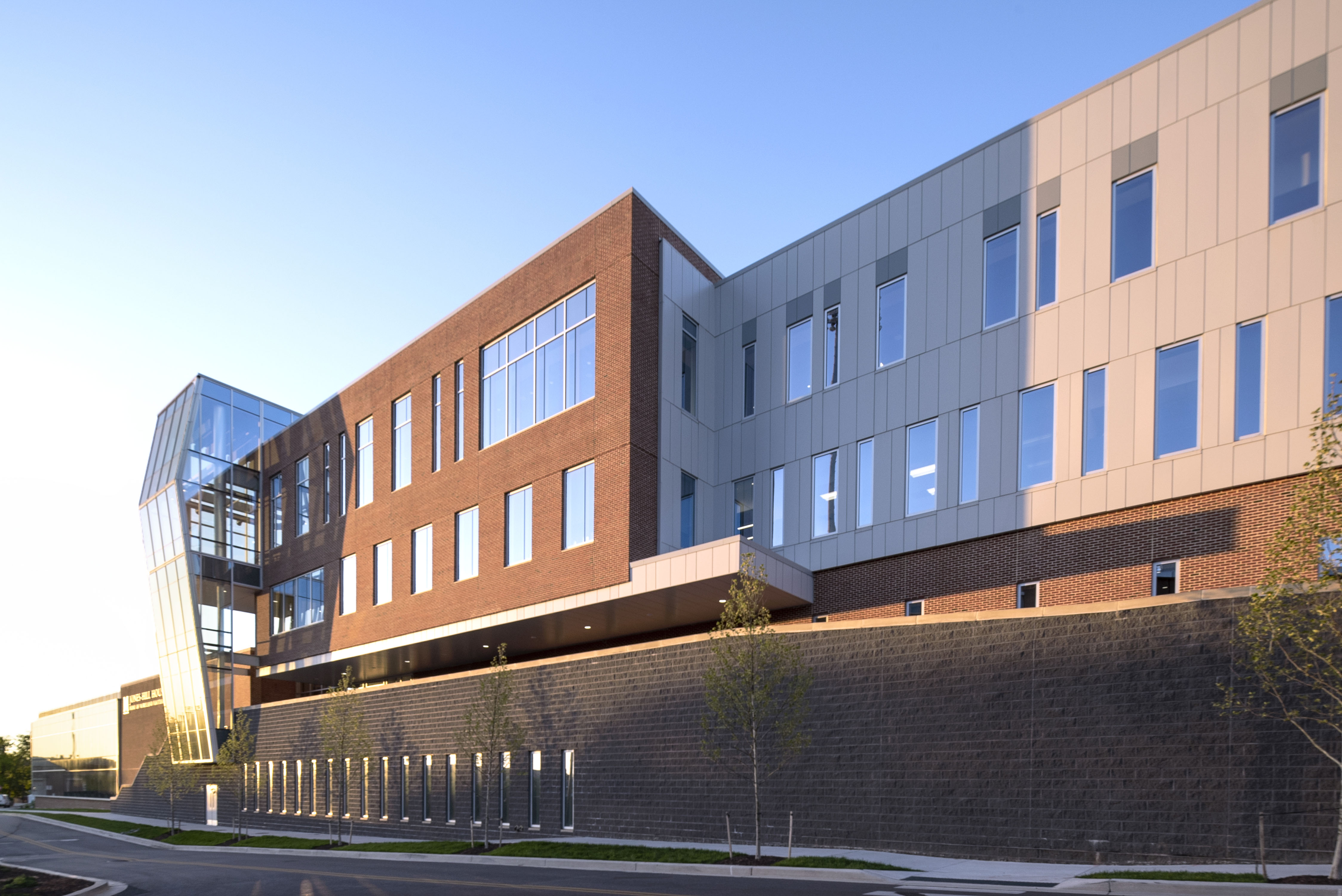 kingspan-jones-hill-house-university-of-maryland-dw4000-dw2000-case-study-en-04
