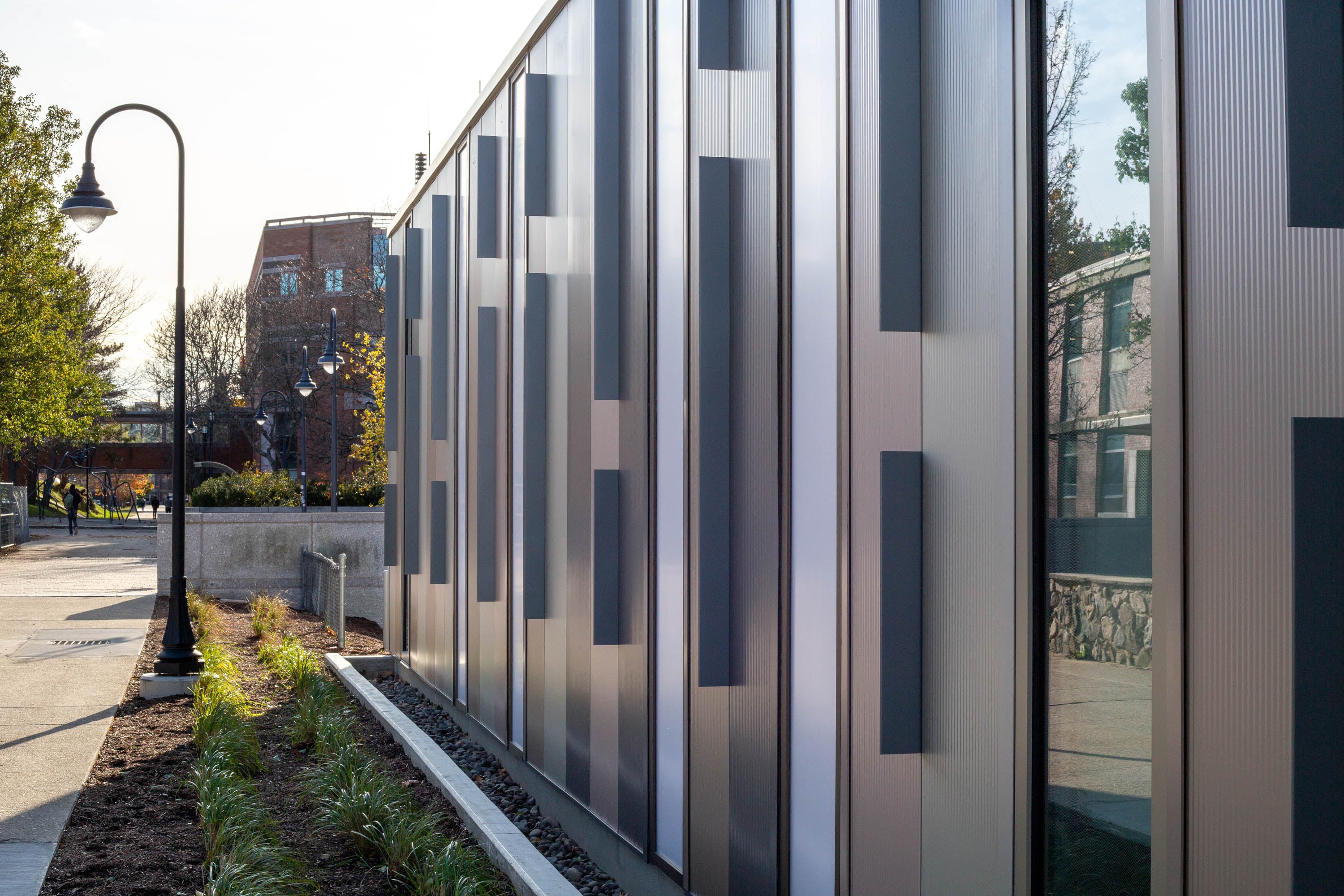 kingspan-unh-telecommunications-building-nh-ksmr-kp-dw2000-afb-case-study-en-04