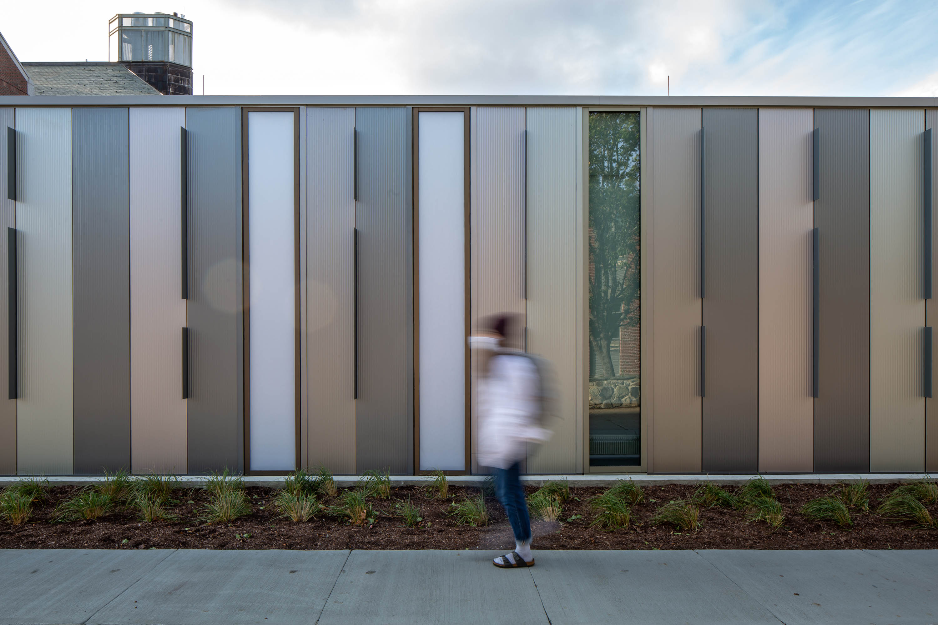 kingspan-unh-telecommunications-building-nh-ksmr-kp-dw2000-afb-case-study-en-05