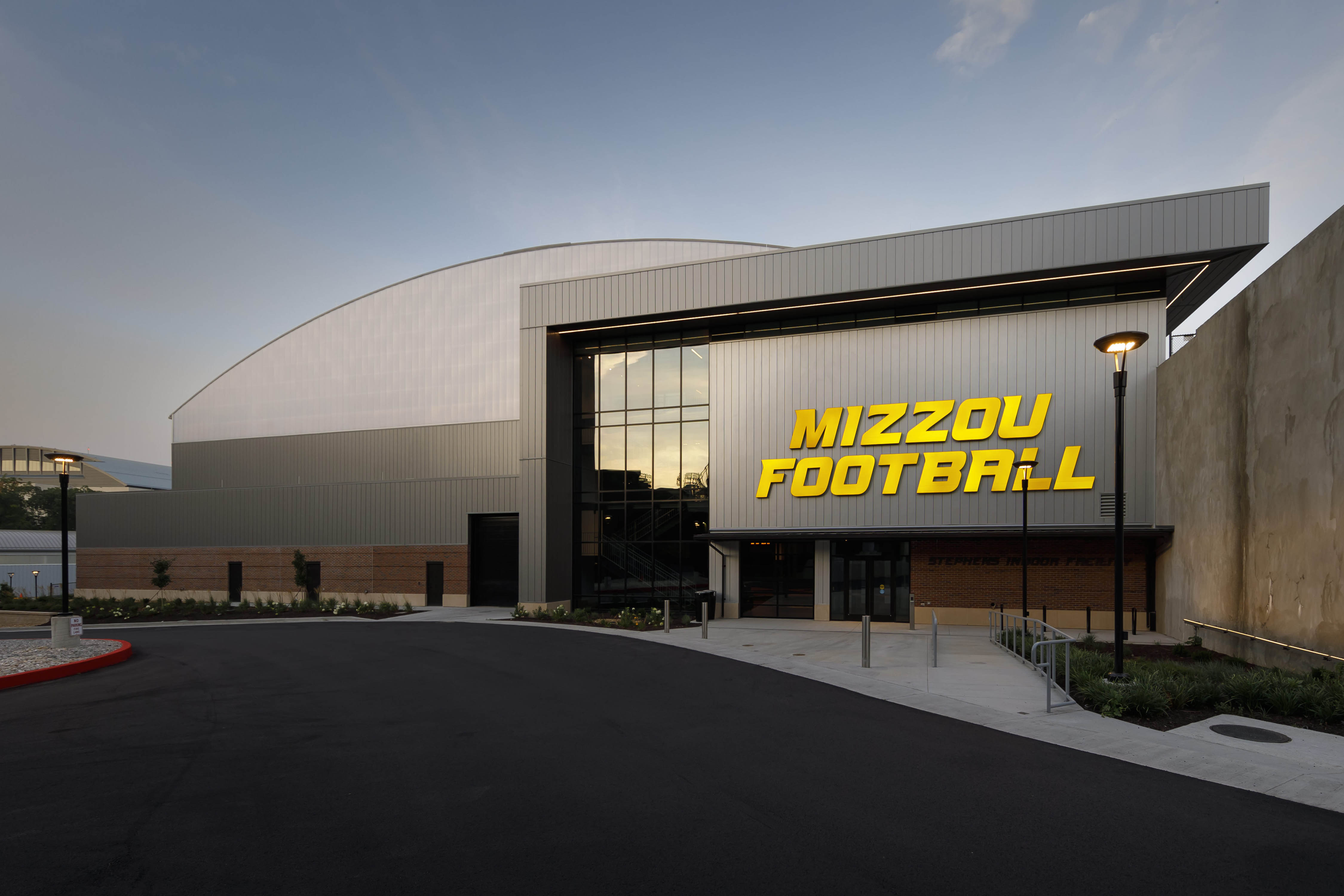 kingspan-university-of-missouri-stephens-indoor-facility-columbia-mo-dw4000-case-study-10