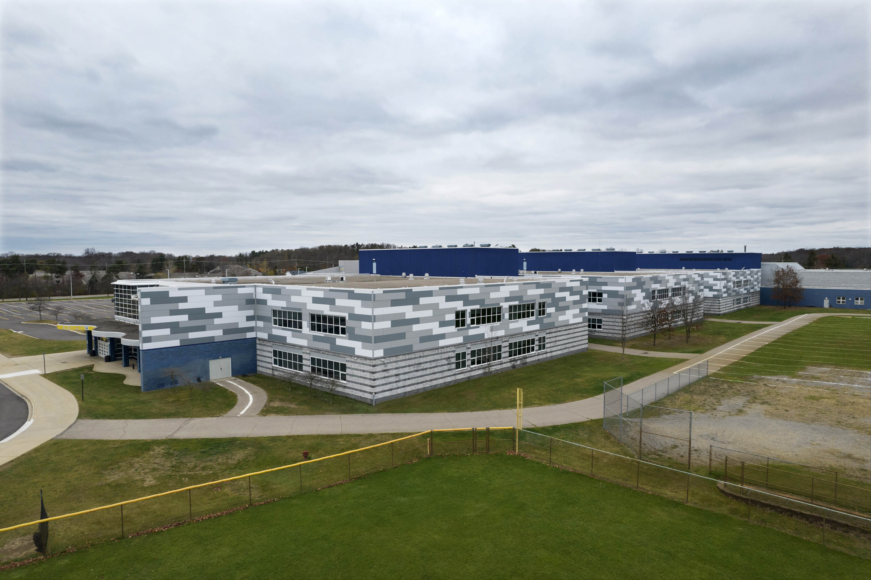 kingspan-walled-lake-central-high-school-walled-lake-mi-quadcoreb-dw2000-case-study-08